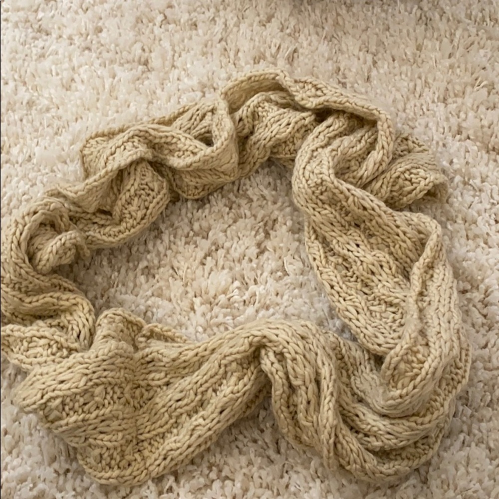 Knitted infinity scarf